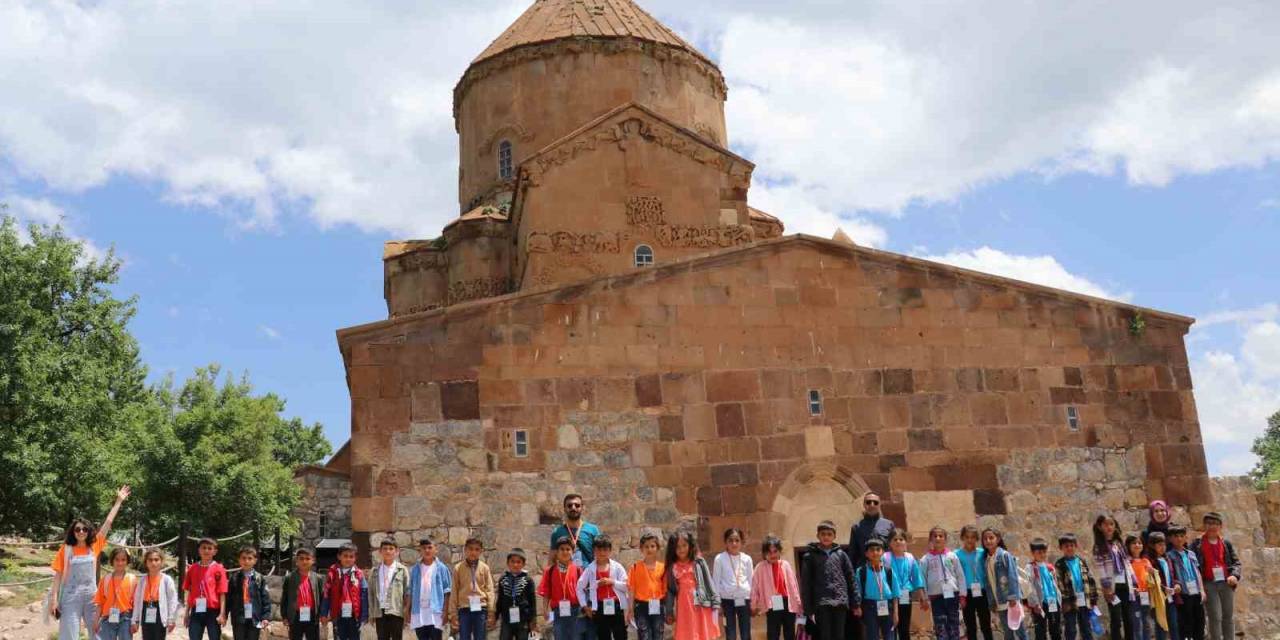 Çaldıranlı Çocuklar İlk Defa Gördükleri Akdamar Adası’na Hayran Kaldı