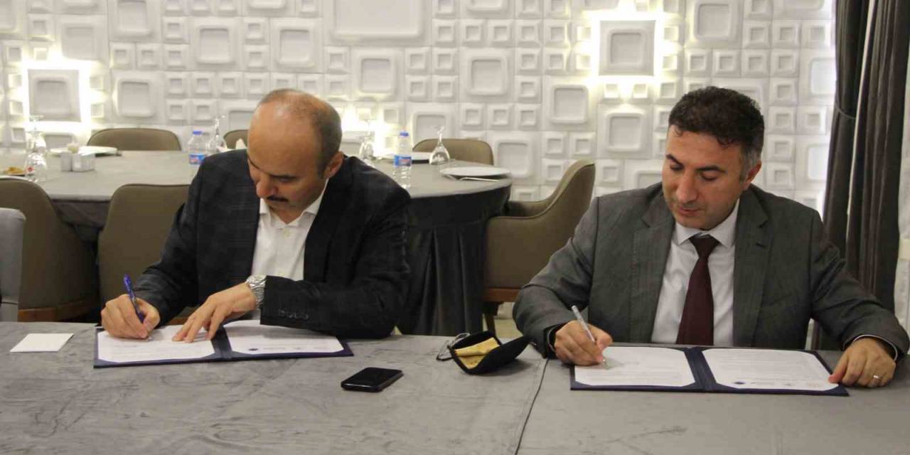 Gönüllü Akademisyenler Bilgi Ve Tecrübelerini Liseli Öğrencilerle Paylaşacak