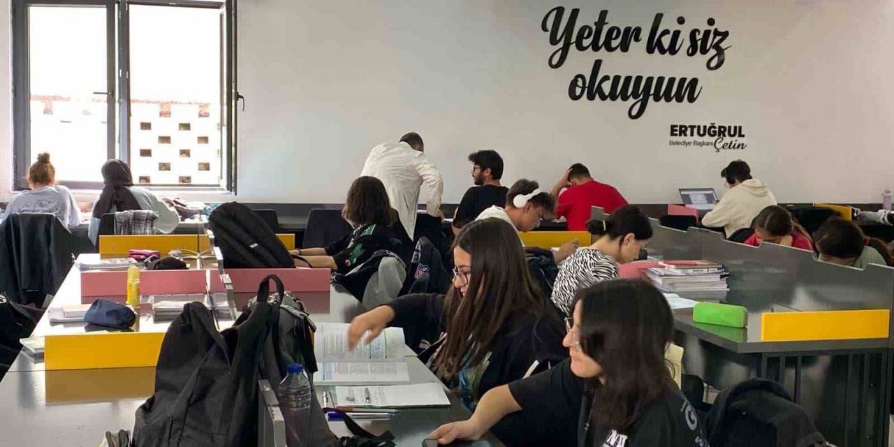 Pursaklar’da Gençler Sınavlara Millet Kıraathanelerinde Hazırlanıyor