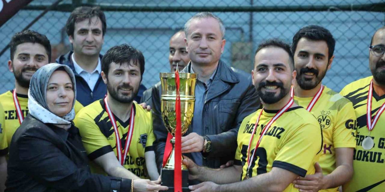 Önder Baydar Eğitimciler Ligi Şampiyonu Ertuğrul Gazi Ortaokulu Oldu