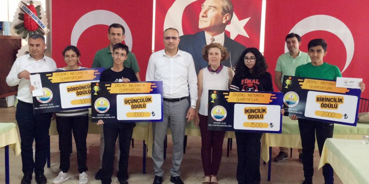Matematik Olimpiyatlarında Dereceye Giren Öğrenciler Ödüllendirildi