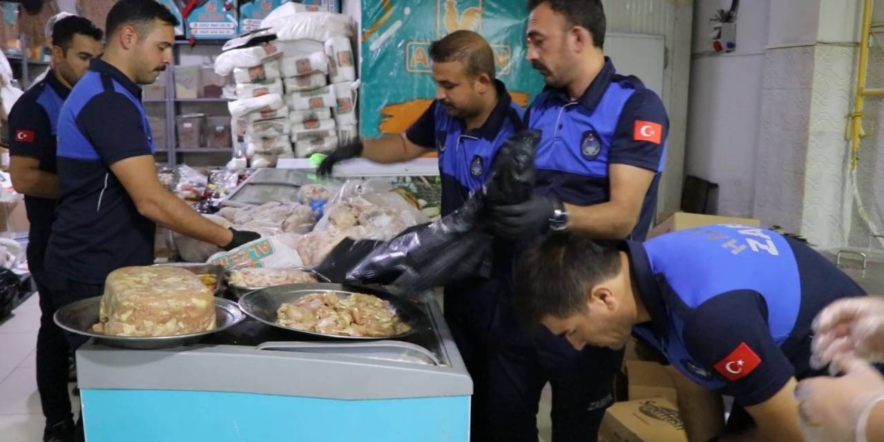 Bozuk Etleri Çamaşır Suyu İle Yıkayıp Müşterilere Yedirdiler