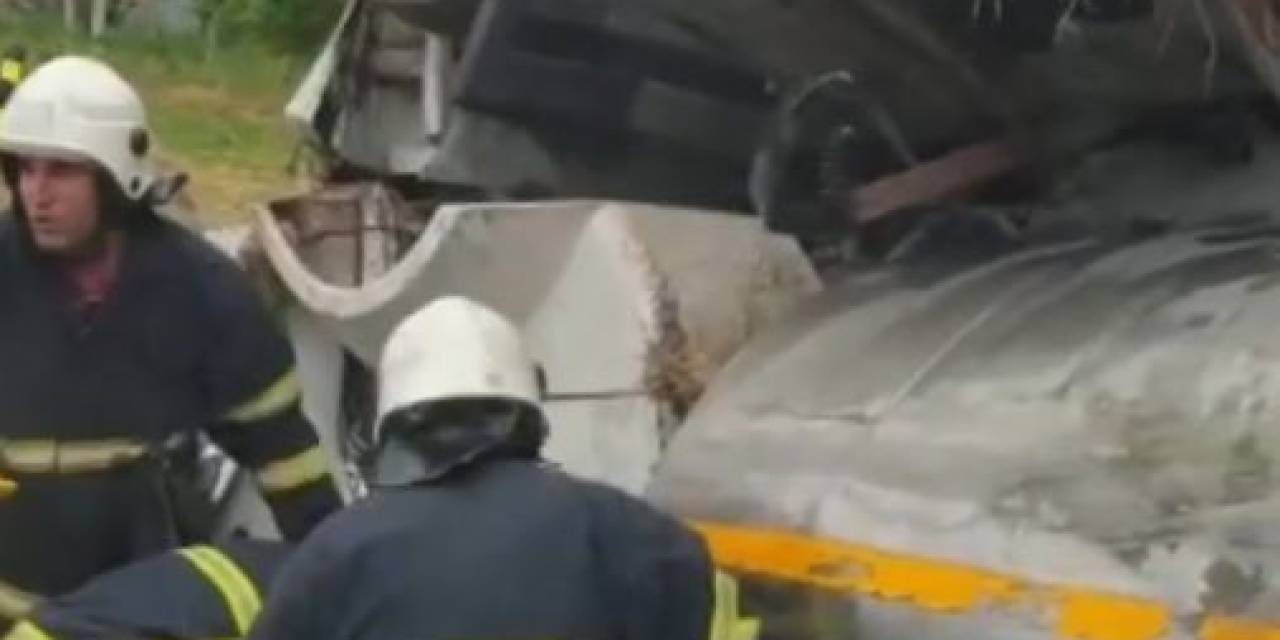 Kırklareli’de Otomobil İle Tanker Çapıştı: Tanker Sürücüsünü Sıkıştığı Yerden İtfaiye Ekipleri Kurtardı
