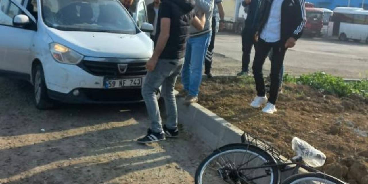 Seyir Halindeki Bisikletliye Otomobil Çarptı: 1 Yaralı