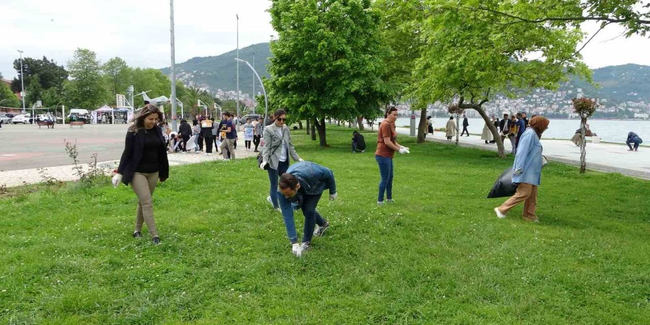 Dünya Tütünsüz Günü’nde Sahilde İzmarit Topladılar