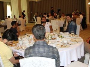 Chp Heyeti Basınla Bir Araya Geldi