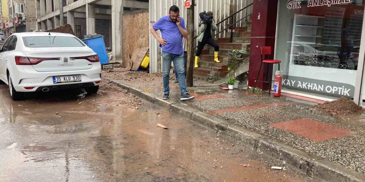 İzmir Çiğli’yi Vuran Yağış Sonrası Esnaftan Belediyelere İsyan