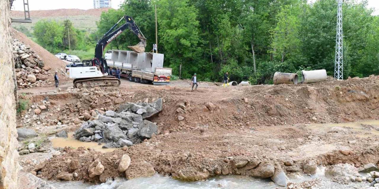 Başkan Çınar, Dere Islah Ve Yol Yenileme Çalışmalarını İnceledi