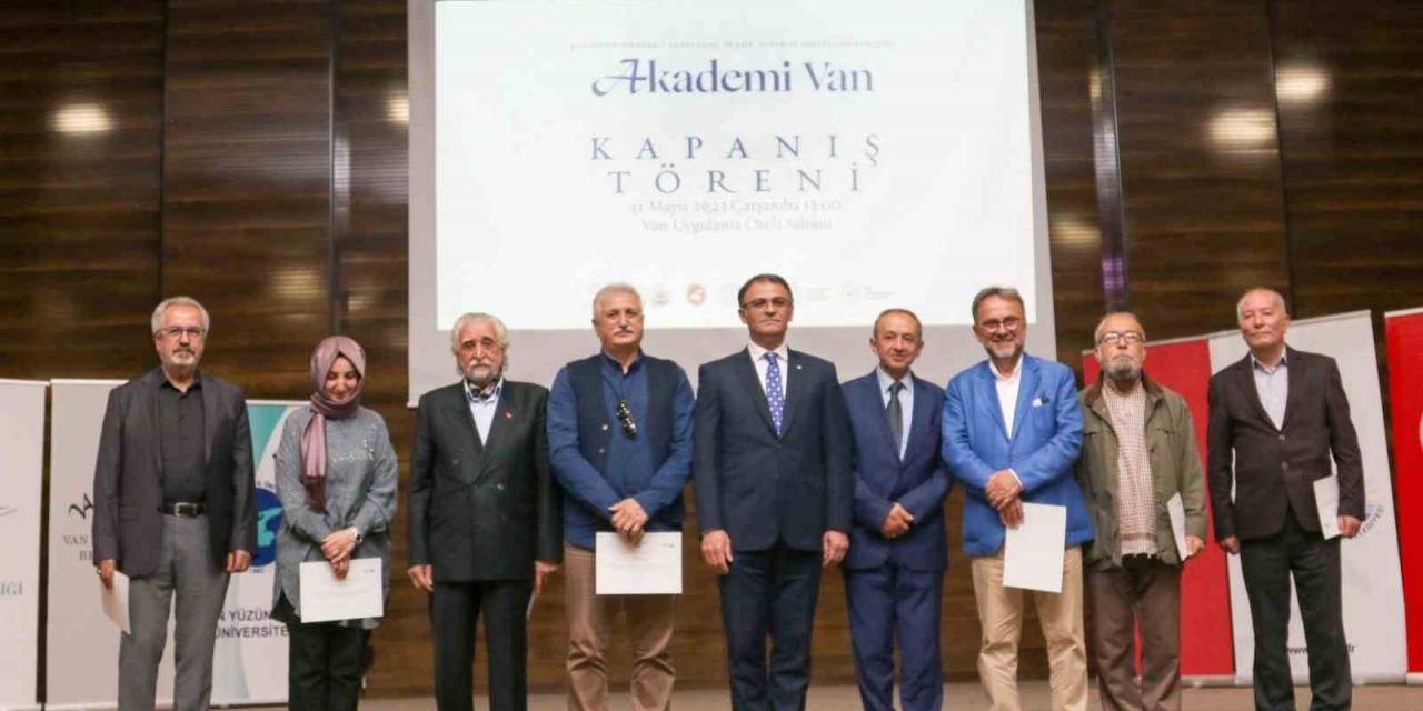 ‘akademi Van’ Projesiyle 8 Ayda 400 Öğrenciye Eğitim Verildi