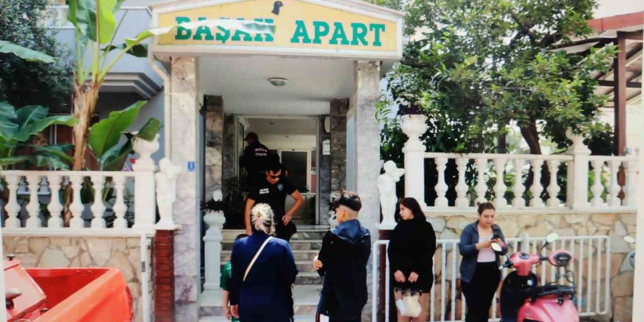 Aparttan Çıkmayan Kiracısının Kapısına Kimyasal Sıvı Döktü, 5 Kişi Hastanelik Oldu