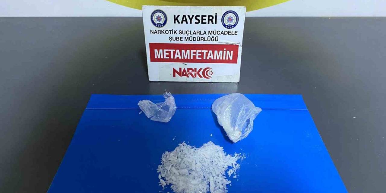 Zehir Tacirleri Polisten Kaçamadı