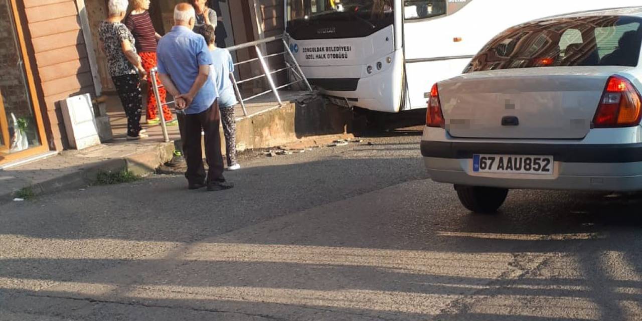Kontrolden Çıkan Halk Otobüsü Duvara Çarptı: 2 Yaralı