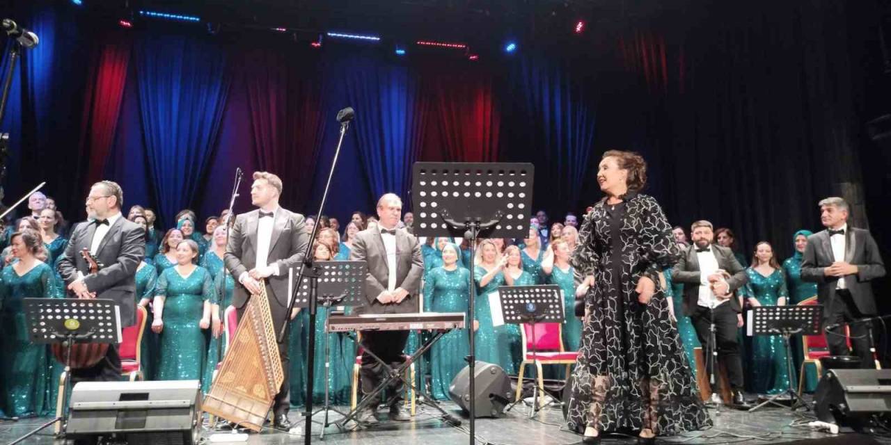 İl Milli Eğitim Müdürlüğü Öğretmenler Korosundan Türk Müziği Ziyafeti