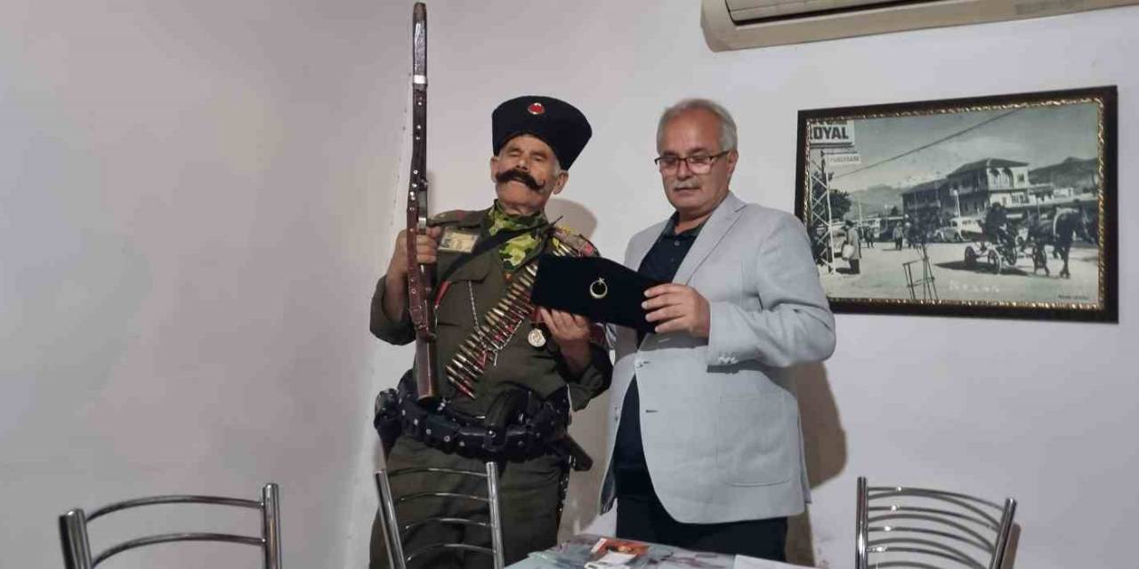 Başkan Özgan’a Kıbrıs Gazisinden Anlamlı Hediye