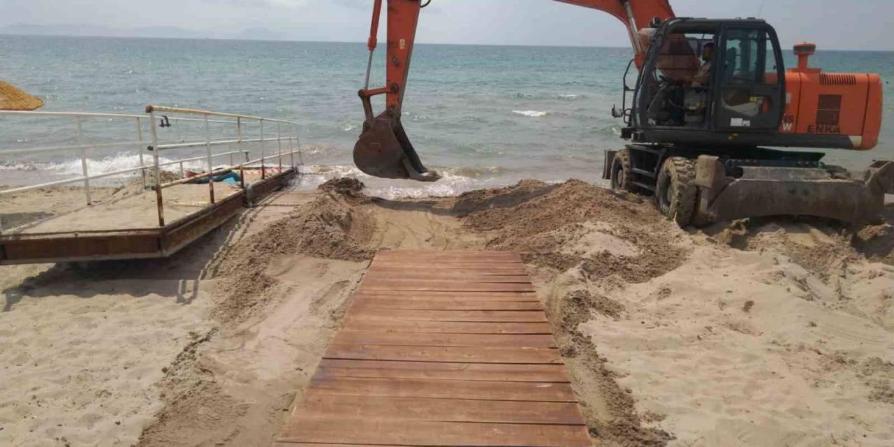 Kuşadası Belediyesi, Denizde De Engelleri Kaldırıyor