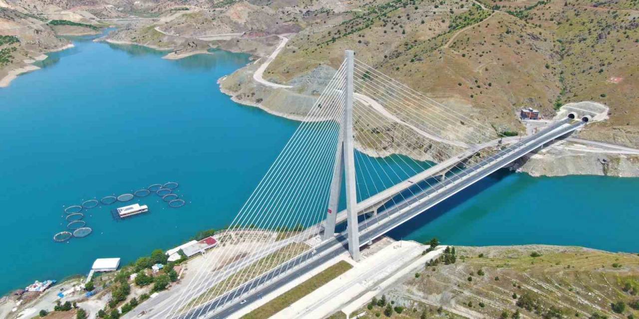 16 Şehri Birbirine Bağlayan ’fırat’ın Gerdanlığı’ Kömürhan Köprüsünü 7 Milyondan Fazla Araç Kullandı
