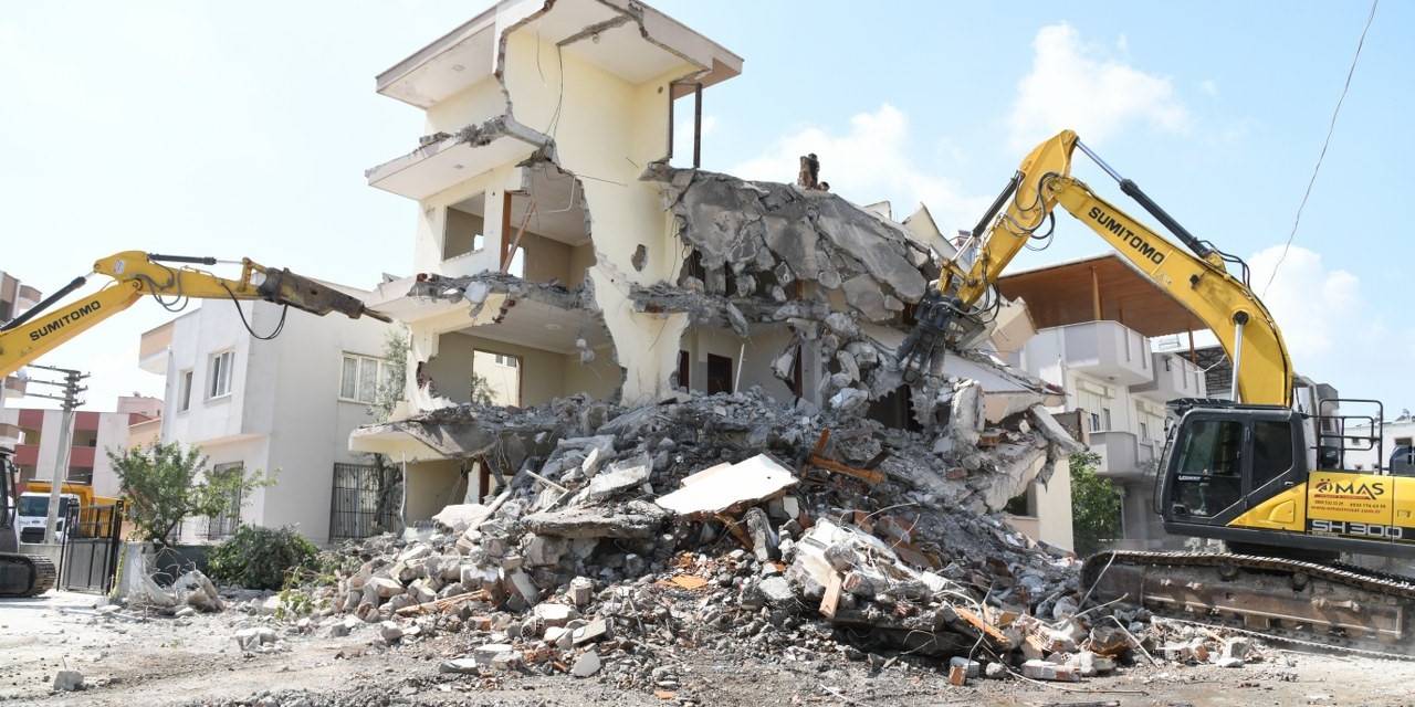 Asrın Felaketinde Tadilat Sonrası Oluşan Moloz Yığınları Kaldırılıyor