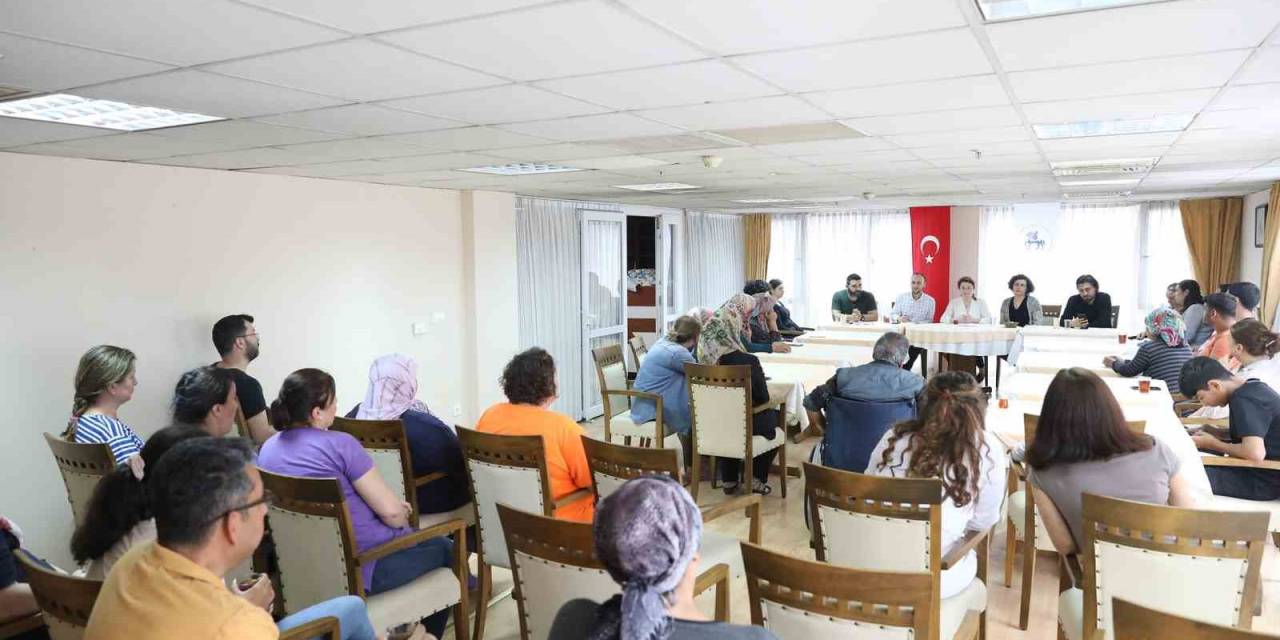 İrlandalı Öğretmenden İyilik Dersi: Depremzedeler İçin Seferber Oldu