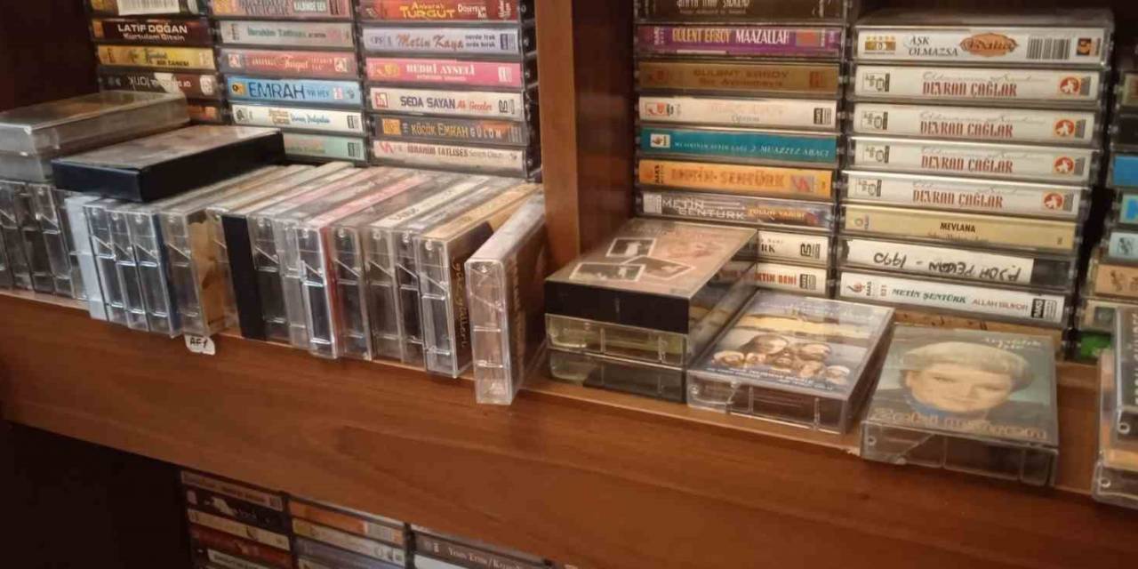 Gençler Kasetlerle Nostalji Yaşıyor