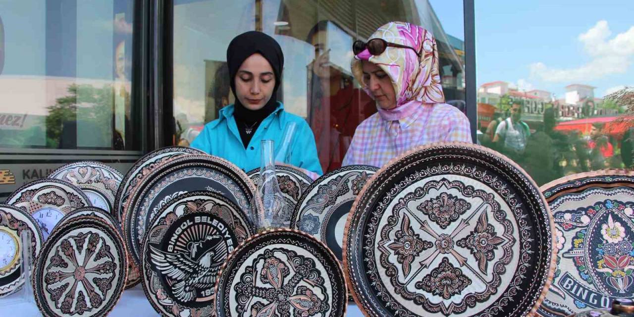 Bingöl’de Kadınların El Emeği Göz Nuru Ürünleri Sergilendi