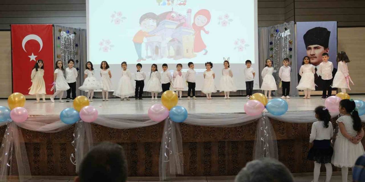 Kur’an Kursu Mezuniyetinde Renkli Görüntüler Oluştu