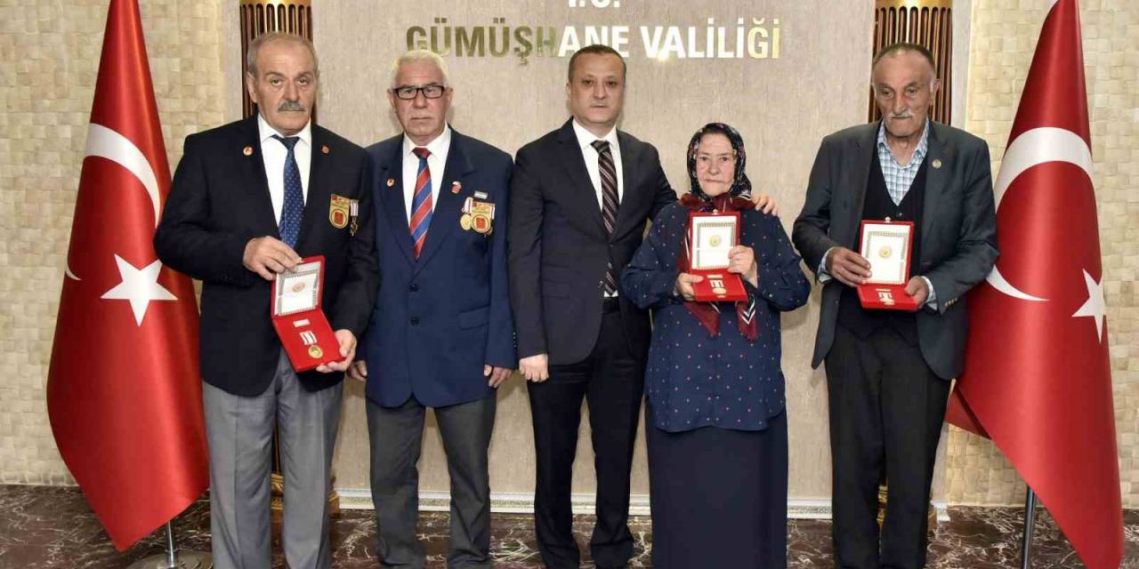 Gümüşhane’de Kıbrıs Gazileri Madalyalarını Aldı