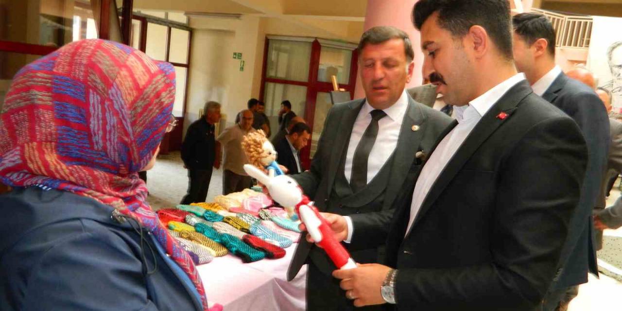 Posof Halk Eğitim Merkezi Sergisine Yoğun İlgi