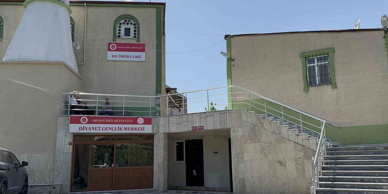 Arnavutköy’de Seçim Yoğunluğunu Fırsat Bilen Hırsızlar Camiden Musluk Çaldı