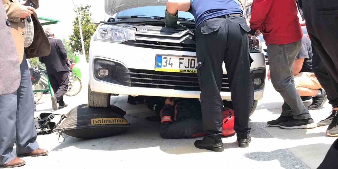 Otomobilin Motoruna Giren Yavru Kedi İçin Seferber Oldular