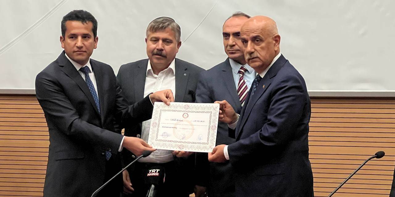 Bakan Kirişci Mazbatasını Aldı