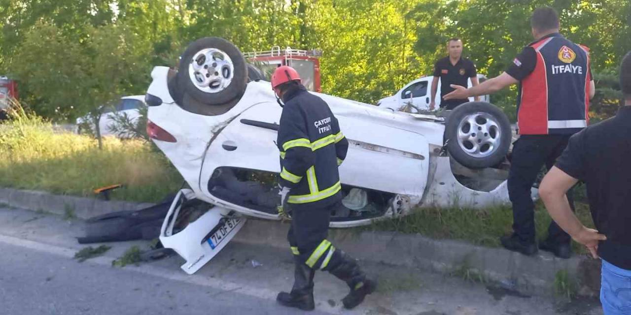 Direksiyon Hakimiyetini Kaybetti, Refüje Çıkarak Takla Attı: 3 Yaralı