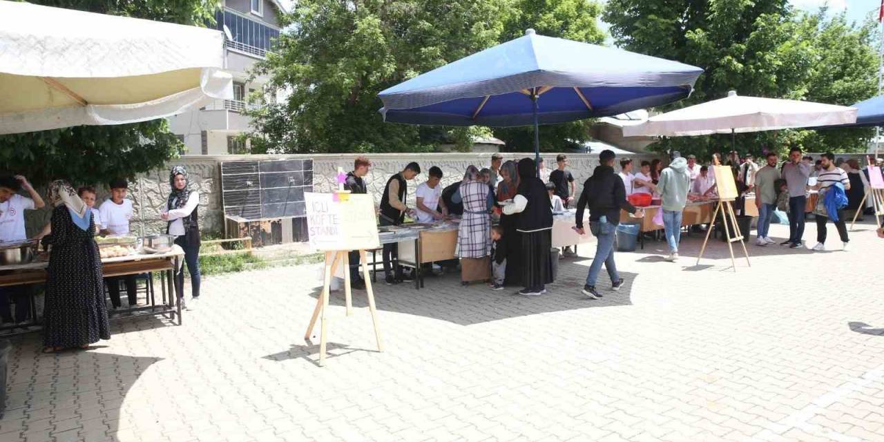 Muş’ta Deprem Bölgesindeki Okul İçin Etkinlik