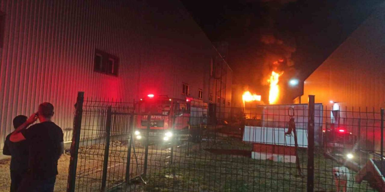 Bursa’da Lunapark Ve Çocuk Oyun Grubu Üreten Fabrikada Büyük Yangın