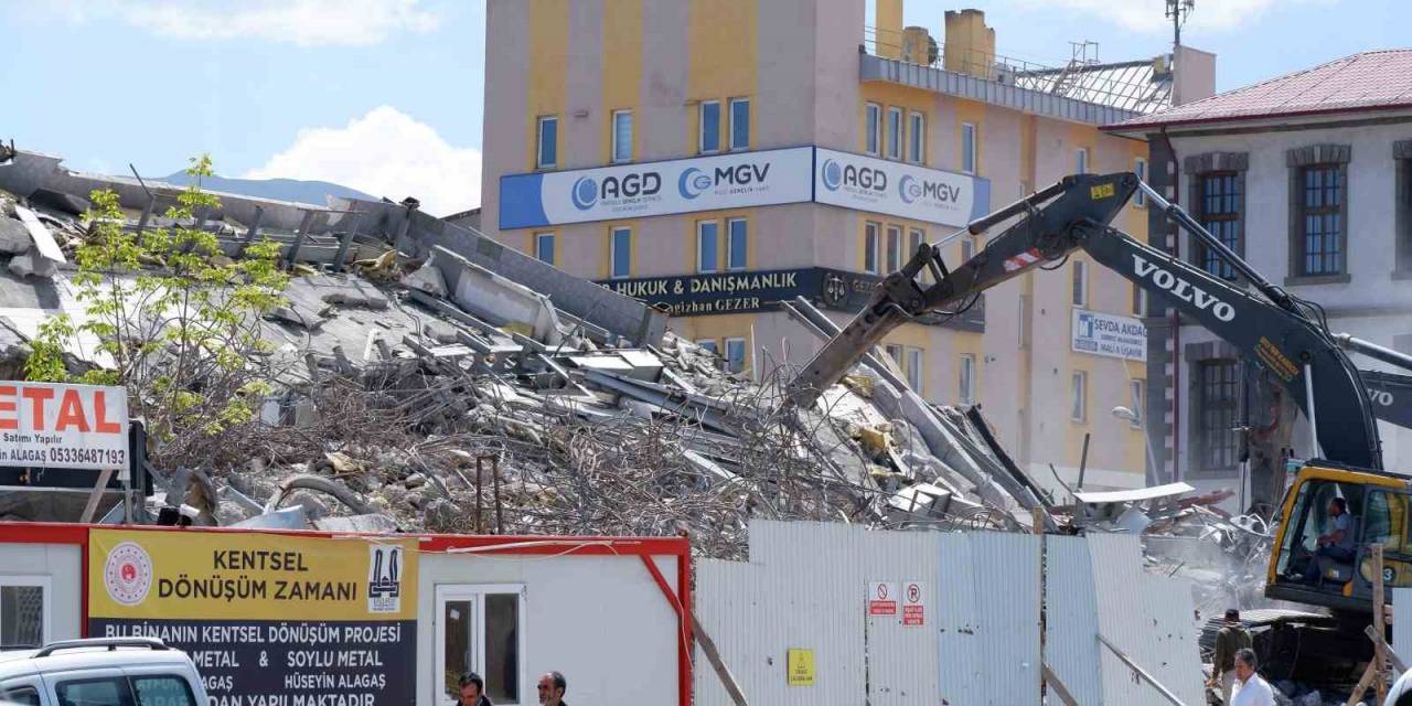 Eski Belediye Binasının Yıkımında Sona Gelindi
