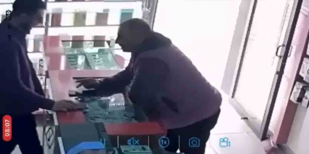 Kendisini Dolandıran Müşteriye Seslendi: “bu İşlerle Uğraşma Birine Toslarsın”