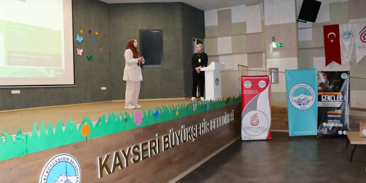 Huzur Çınarı’ndna Yeşilay İle Bağımlılıkla Mücadele Çalışması