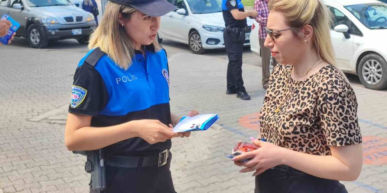 Polis Vatandaşı Parasını Kaptırmaması İçin Atm Önünde Uyardı