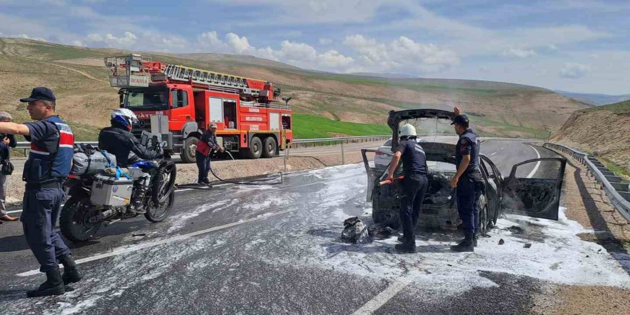 Alev Alan Araç Küle Döndü