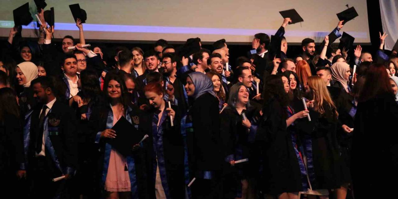 Geleceğin İletişimcileri Mezun Oldu