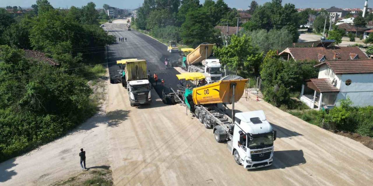 Düzce’de Yeni Açılan Yollar Asfaltlanıyor