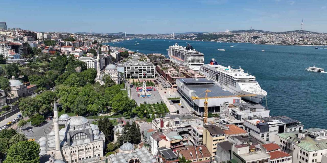 2 Dev Gemi İstanbul’a Demirledi