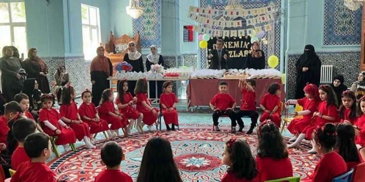 Kur’an Kursu Öğrencilerinden Yılsonu Etkinliği