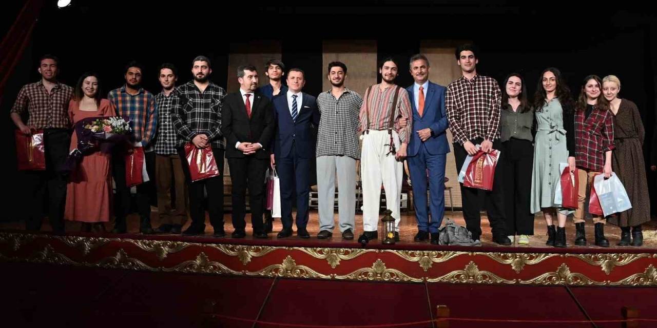 Mamak’ta ’fareler Ve İnsanlar’ Oyunu Büyük İlgi Gördü