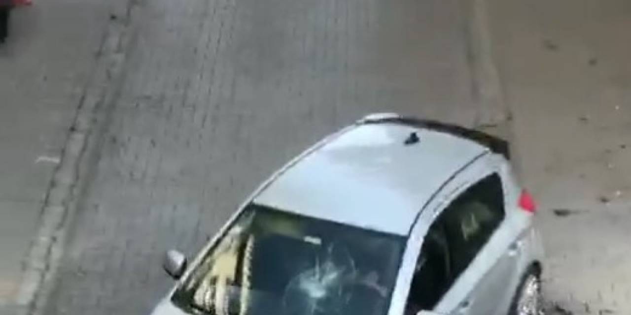 İstanbul’da "yoldan Çekil" Kavgası Kamerada: Aracını Tartıştığı Kişinin Üzerine Sürdü