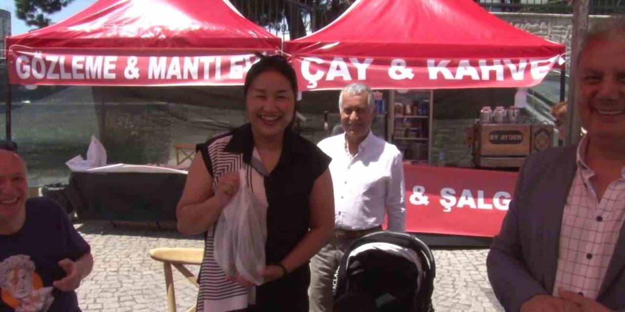 Ataşehir’de Künefe Yeme Yarışmasını Taylandlı Depremzede Kazandı