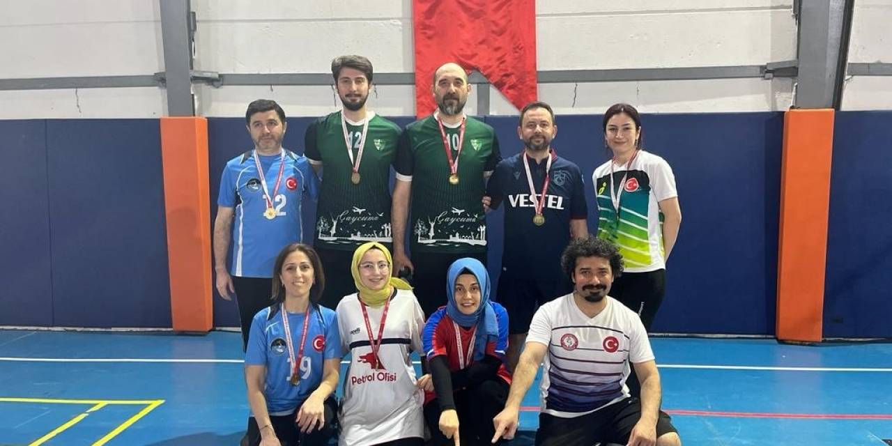 Voleybol Turnuvasında Barbaros Kutlutaş Ortaokulu Kazandı