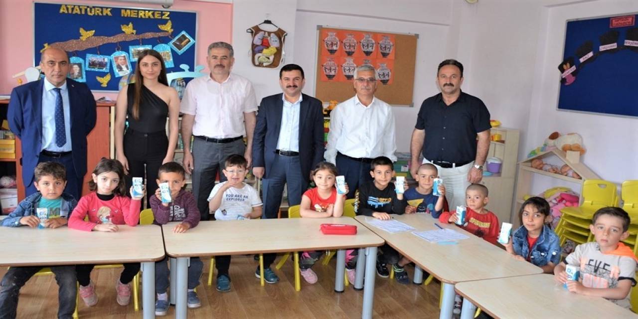 Torku’dan Hatay’daki Okullara Süt Dağıtımı