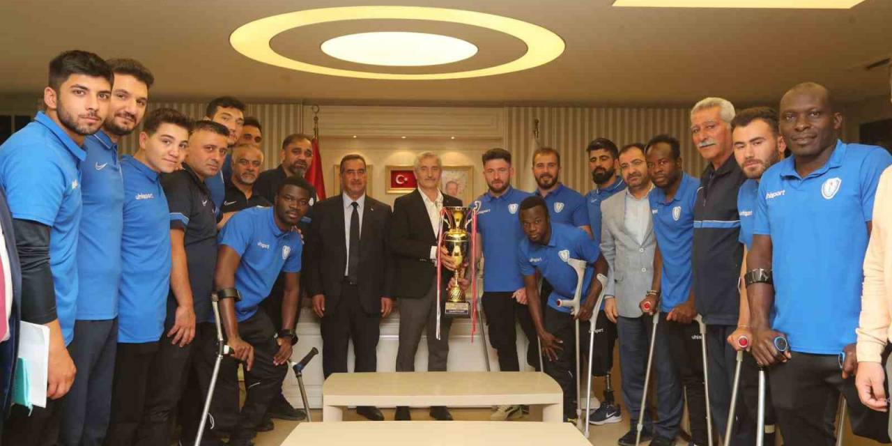 Amputede Şahinbey’e Çifte Kupa