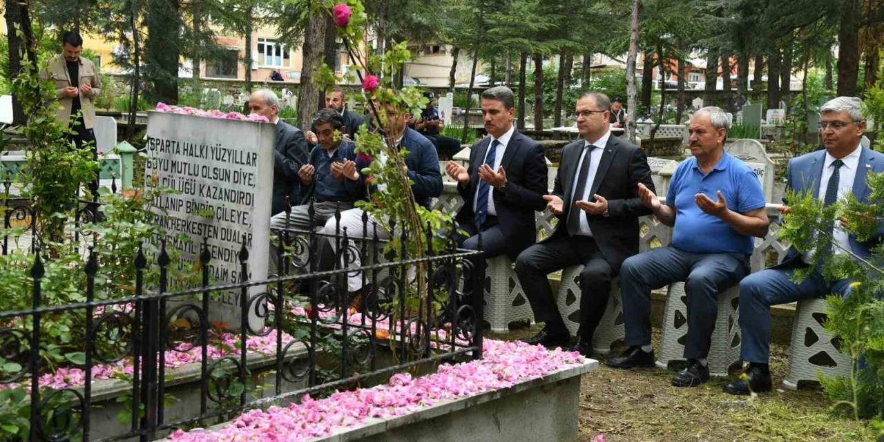 Müftüzade Gülcü İsmail Efendi Kabri Başında Dualarla Anıldı