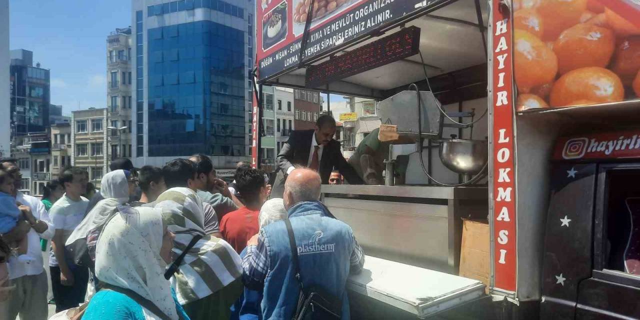 Seçimi Kazanan Cumhurbaşkanı Erdoğan İçin Taksim’de 2 Bin Kişiye Lokma Dağıttı